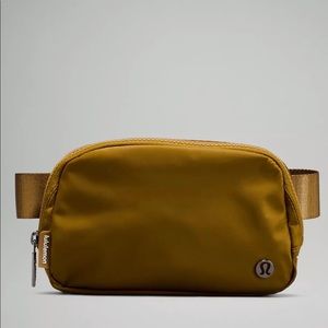 BNWT Lululemon Everywhere Belt Bag in burnt caramel.